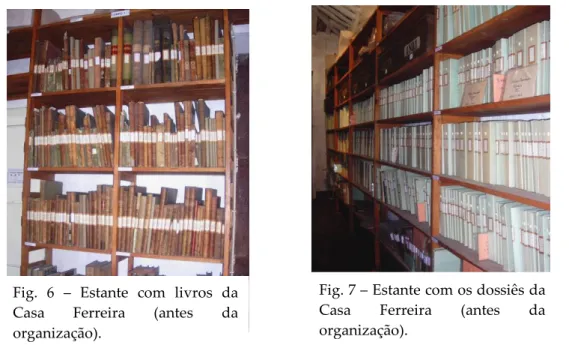 Fig.  6  –  Estante  com  livros  da  Casa  Ferreira  (antes  da  organização). 