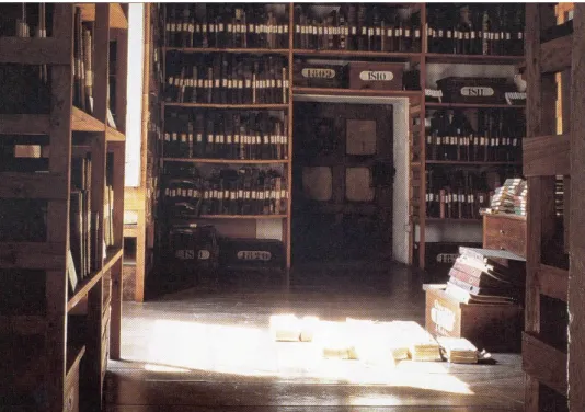 Fig.  1  –  Um  aspecto  da  sala  do  Arquivo  Histórico  AAF  onde,  em  1996,  se  encontravam  os  documentos  da  Casa  Ferreira  (PEREIRA;  Gaspar  Martins;  OLAZABAL,  Maria  Luísa  —  Dona  Antónia