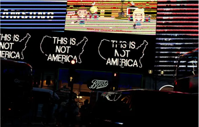 Figura 3 – Intervenção pública de Alfredo Jaar nomeada A Logo for America, ex- ex-posta em Piccadilly Circus, London em 2016