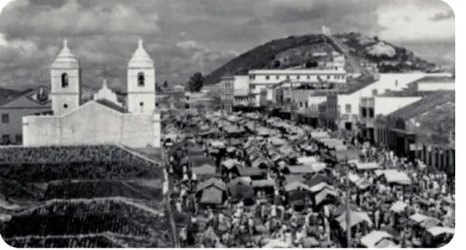 Figura 19: Feira de  Caruaru ao lado  da Igreja de Nossa  Senhora da Conceição  (década de 60)