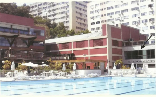 FIG.  1.  No  lado  direito  da  foto,  o  prédio  construído  para  o  funcionamento  da  academia  do  Centro  Social  de  Mayores