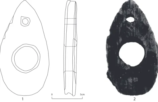 Fig. 2 : Moques. Dessins M. Rival, V. Dumas ; clichés A. Chéné, Ph. Foliot. Les photographies ne sont pas à l’échelle.