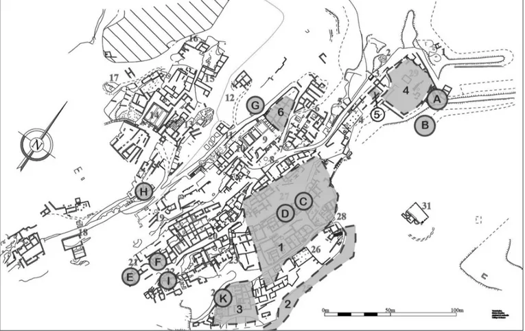 Fig. 4 : Tiddis. Les ateliers de foulons dans la ville (signalés par une lettre) et des secteurs de fours (signalés par un numéro)   (T