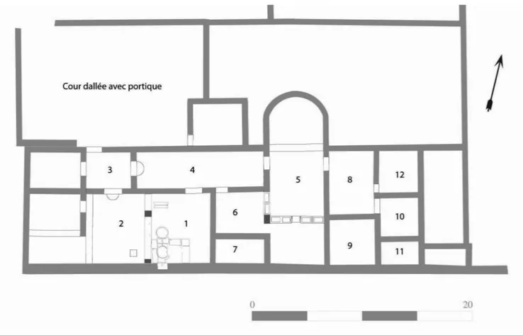 Fig. 9 : Timgad. Le bâtiment à abside équipé d’auges et le pressoir voisin (pièce 1) (T