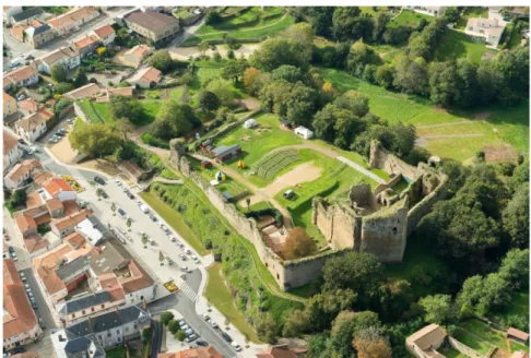 Fig. 1. Le château de Talmont, vue aérienne. Crédits : Château de Talmont, 8 rue du  château, 85440 Talmont Saint-Hilaire