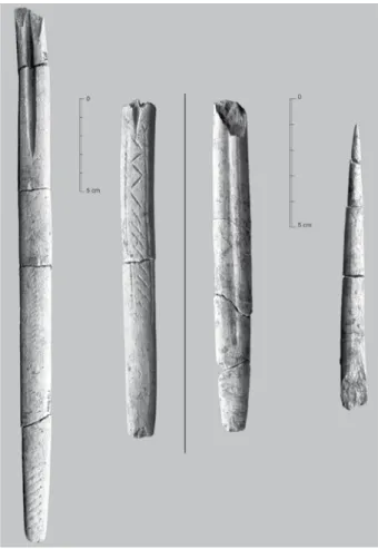 Figure 13 : Représentation des différentes phases  d’exploitation des matières dures animales sur le site du  Blot -Protomagdalénien (Chauvière et Fontana, 2005).