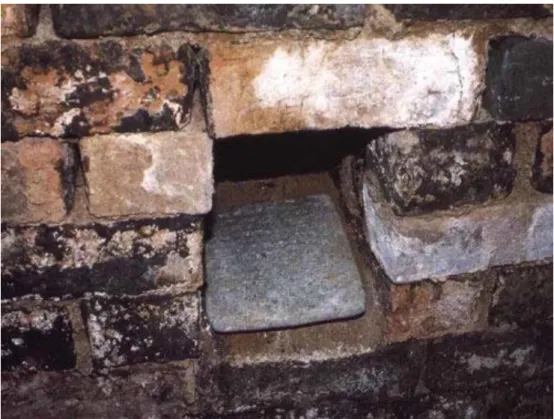 Fig. 4 : Tablette découverte dans une niche de la tombe de Yabâ © Assyrian International News Agency