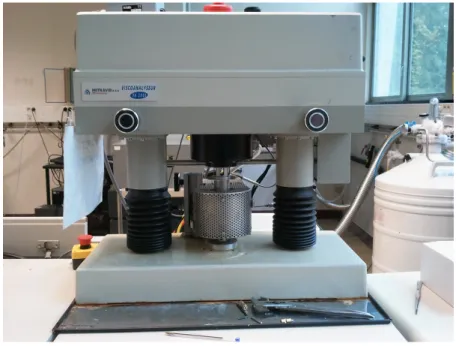Figure 3.3: Viscoanalyseur Metravib utilis´ e pour r´ ealiser les essais de DMA avec d´ eformation statique