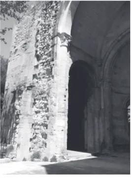 Fig. 5 – arrachement du mur gouttereau  nord de la nef et bras nord du transept 