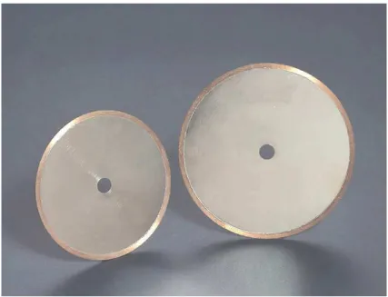 Figure I.11 : meules à liant métallique utilisées lors de la phase de microrectification en régime cassant  [20] 