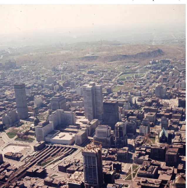 Figure 1: Situated in Montréal’s downtown core, Mount Royal (in the background) has loomed as an important  urban park since 1876