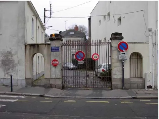 Figure 7 : Le Passage Leroy à Nantes : l’accès aux voitures est fermé par un portail majestueux