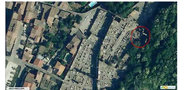 Fig. 5. Vue aérienne du site : les ruines dans l’actuel cimetière (source Géoportail).