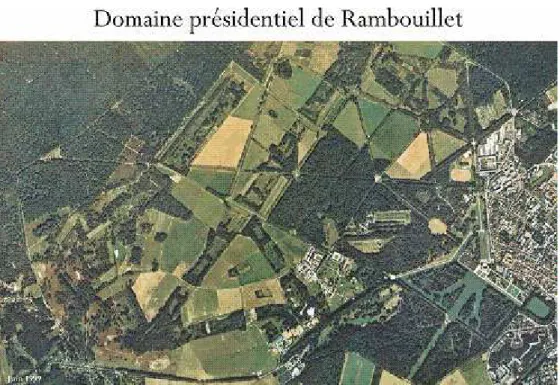 Figure  10  –  Photo  aérienne  de  la  Ferme  de  la  Bergerie  Nationale  (Source :  Boisset  et  al.,  2005) 