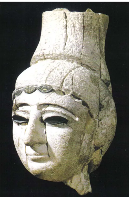 Figure 7: Tête de femme à haute coiffure, ivoire et or, Ougarit. 