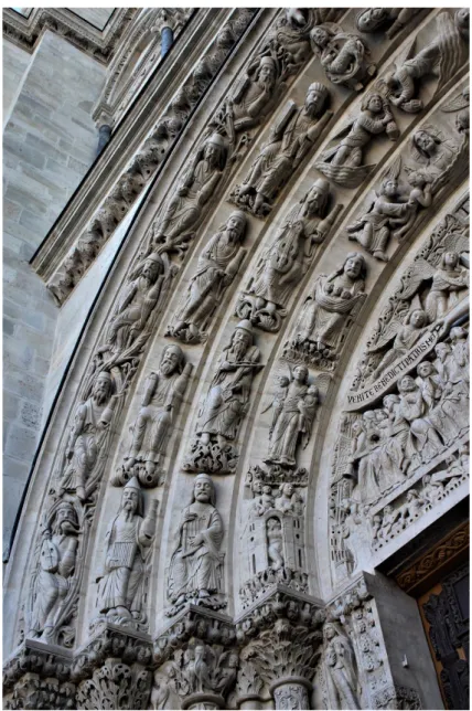 Fig. 2. Détail des voussures et du tympan du portail central, façade occidentale, basilique  de Saint-Denis (cl