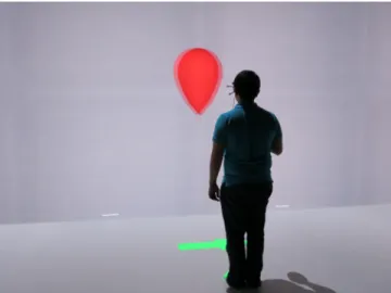 Figure 2: Photo of a participant during the experiment while perform- perform-ing the blind triangulated pointperform-ing task.