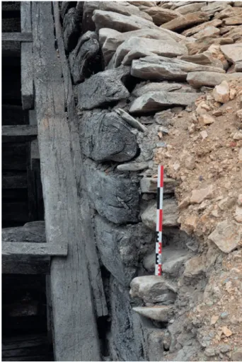 Figure 15 : Grande bonde - Blocs de pierre  (grès molassique agencés autour de l’épaulier  nord .