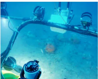 Figure 1. Vue de l’intérieur du sous-marin. L’appareil de prise de vue est situé à l’extérieur, sur la barre technique, dans le caisson étanche blanc
