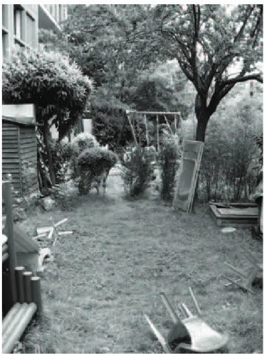 Figure 6 : le jardin de Fabienne et de sa voisine, vue sur la haie recomposée pour permettre le  passage des enfants d’un jardin à l’autre 
