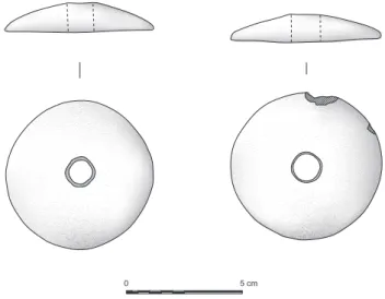Fig. 11 - Disques perforés en travertin (RS 18.150, Damas), point topographique 1331 du Palais royal d’Ougarit (dessin S