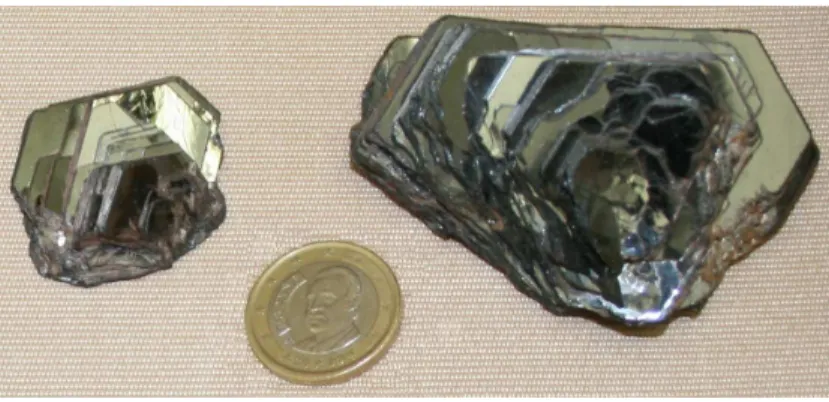 Figure 2. Rose-shaped hematite crystal with reflecting metallic gray aspect on the largest platelets and red appearance along the thickness