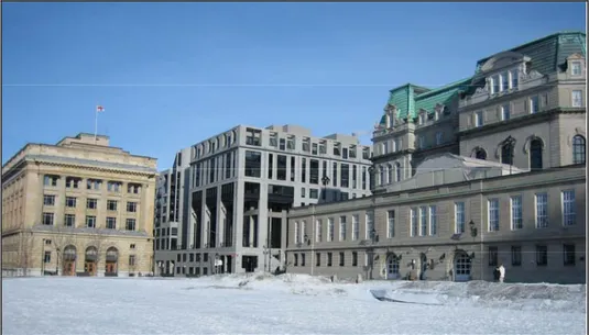 Figure 4. Le complexe Chaussegros-de-Léry avec, à gauche, la Cour municipale  et, à droite, l’Hôtel de ville de Montréal