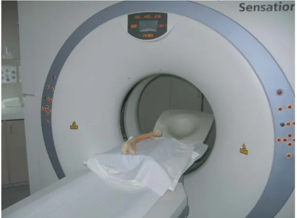 Fig. 4. Passage du fémur dans un scanner d’imagerie médicale au CHU de Bordeaux, Hôpital Haut Lévèque.