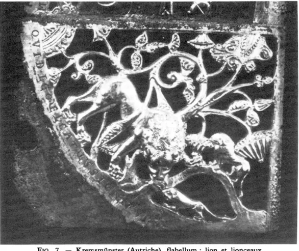 Fig.  7.  —  Kremsmûnster  (Autriche),  flabellum :  lion  et  lionceaux  (H.  Swarzenski,  Monuments  of  Romanesque Art