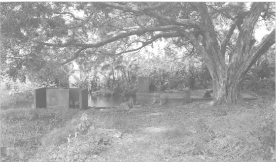 Figure  16 :  Balekambang, constructions modernes près de la source. 