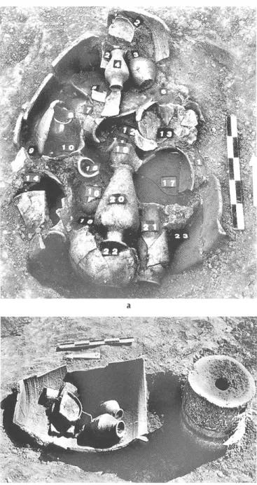 Fig. 100 - Montans (Tarn), Labouygue. Deux exemples d'offrandes  de petites céramiques disposées dans des dolia