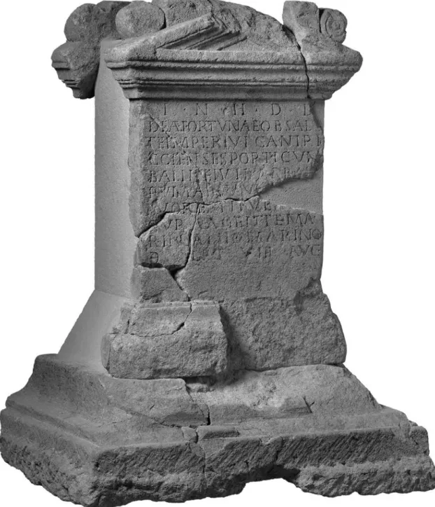Fig. 12 – L’autel monumental dédié à la dea Fortuna. Hauteur : 1,63 m (cliché : © MNHA, Luxembourg).