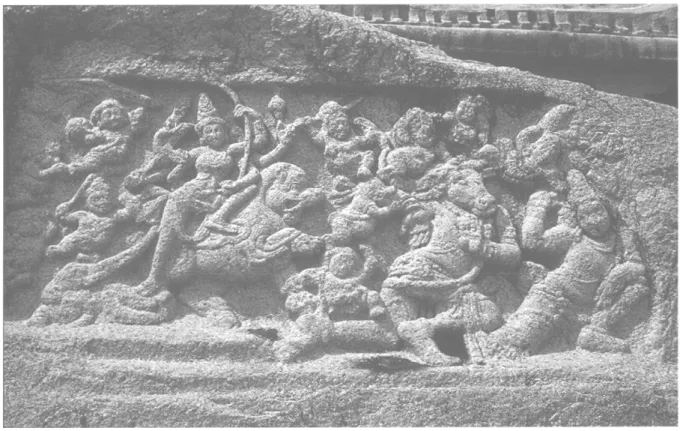 Fig.  17 - Mahisamardinï, VIe s., Mahabalipuram, rocher près de Salavankuppam, in situ