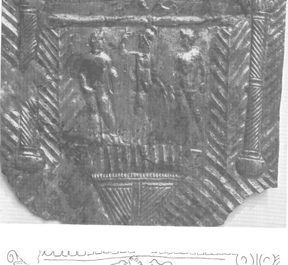 Fig. 2  — En  haut,  partie  inférieure  de la  plaquette ;  en  bas, dessin  au  trait