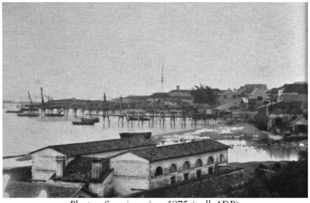 Fig. 4 : Les ponts débarcadères de la rade de Saint-Denis,  avec l’abattoir au premier plan 