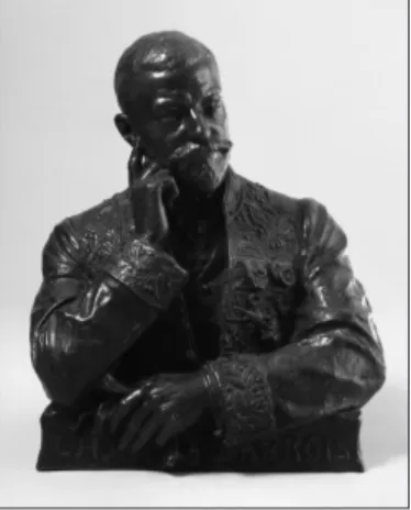 Fig. 2 — Buste en bronze de Charles Barrois (1851-1939),                 Président SGN en 1879, 1882, 1889, 1895, 1899-1900 et 1904 ;                    en habit d’académicien des sciences ; conservé au Musée d’histoire 
