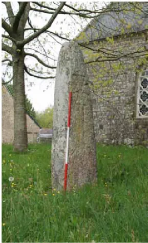 Fig. 2 : Le menhir du Moustoir à Saint-Jean-Brebelay (56),   cliché Guillaume Bruno, 2009.