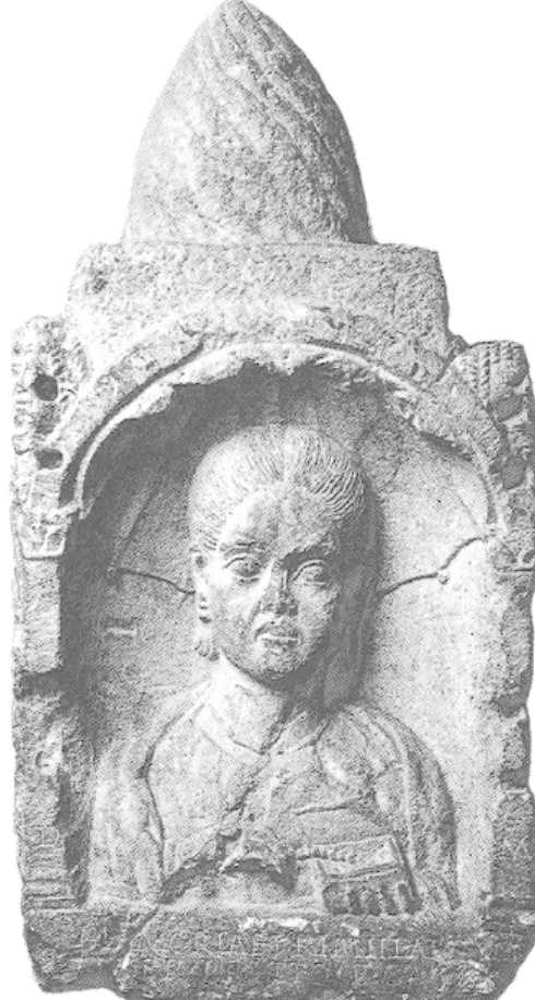 Fig. 5  —  Stèle  de  Primila,  dite de  la  femme  aux  bijoux. 