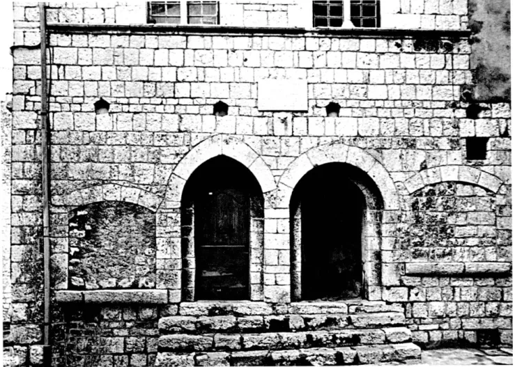 Fig. 2  :  Cavités sur la façade du « Palais du Juge  Mage » à Peille (Alpes-Maritimes)