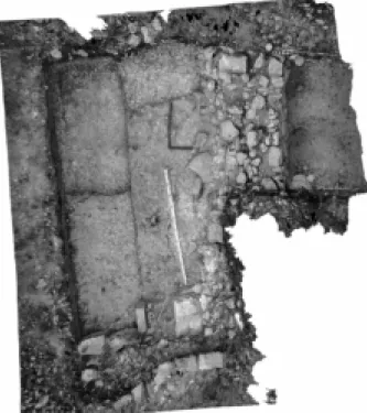 Fig. 174 – CADENET, Castellar. Photo orthorectifiée du rempart  20005/23005 et du sondage B (zones 20- 23) (V