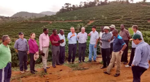 Figura 15 - Visita de profissionais do Quênia, Costa do Marfim, Uganda e Tanzânia a cafeicultura do Estado  do Espírito Santo, 2015