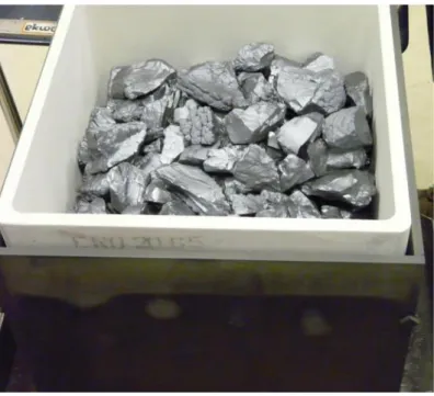 Figure 2. 1. Photo du creuset en silice contenant la charge de silicium et le contre creuset en graphite (lingot GAIA  89) 