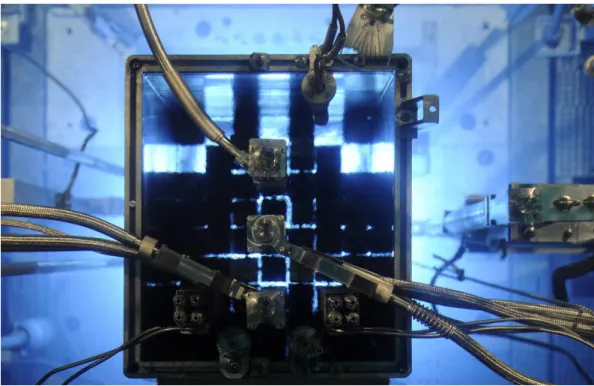 Figure 2.2 – Cœur du réacteur Osiris en fonctionnement, PF.Grosjean/CEA