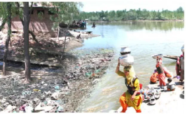 Figure    12    -­‐‑    Photo    d’une    source    d'eau    polluée    (Khuroo,    2011)