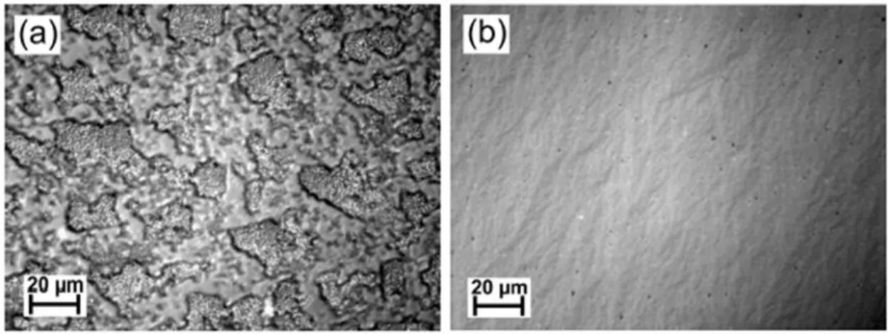Figure 11 : Image prise au microscope Nomarski de la surface de couche de GaN dopées (a) Si et (b) Ge avec une concentration  de porteurs de charge de l’ordre de n ≈ 6x10 19  cm -3  [65]