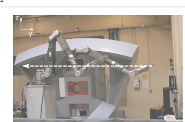 Fig. 9 Views of the robot in initial position (extended) and at t = 5.0s (fold up). The white arrow is the constant  opera-tional desired velocity from t = 0.0 s to t = 5.0 s