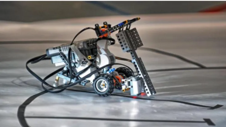 Figure  1.  Picture  of  a  robot  LEGO  MINDSTORMS®  based  during  the TRANSPORT challenge