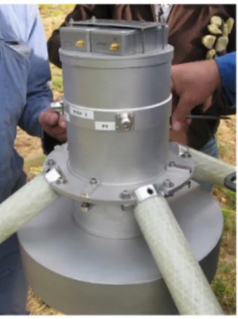 Figure 3. Photograph of a feed: The two amplifiers for the H and V probes are located in the two boxes at the top.