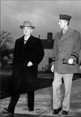 Figure 6 - Photographie d’Harry Truman et  Gordon Russell Young, Fort Belvoir, 4 avril 