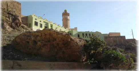 Figure 5.3  : L’implantation de la mosquée  sur le rocher Source : Auteur du mémoire  
